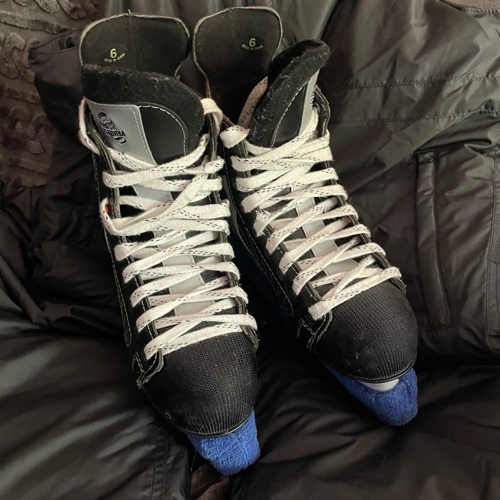 CCM Ice skates
